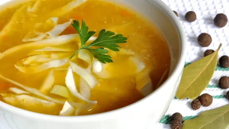 Cum faci supă de varză de dietă - rețeta pentru slăbit, gata în 30 de minute!