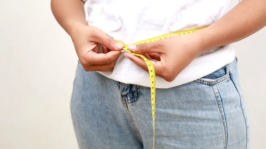 Alimente cu puțini carbohidrați pentru slăbit și controlul glicemiei! Printre acestea e și un fruct pe care toată lumea îl consumă vara