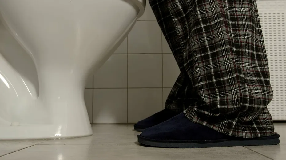 Te trezești noaptea pentru a merge la toaletă? Dacă acest lucru se întâmplă frecvent, nu îl ignora. Ce afecțiune poate ascunde