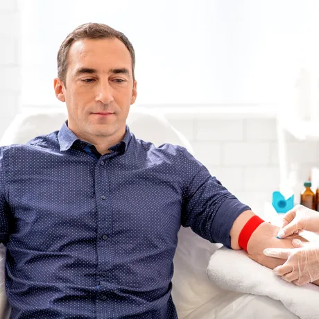 Greșeala pe care mulți o fac înainte de analizele de sânge! Regula celor 12 ore care poate influența rezultatele
