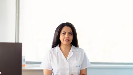 Dr. Cristiana Odukoya: „În menopauză, terapia de substituție hormonală are efect benefic pe funcția vasculară, nivelul de grăsimi din sânge și glicemie, ameliorează câștigul de grăsime la nivel abdominal și scade riscul de diabet zaharat” | INTERVIU