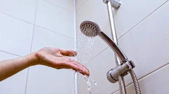 Apa caldă ajunge călâie la robinet? Temperatura pe care furnizorul trebuie să o asigure la intrarea în bloc