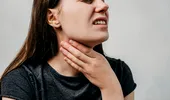 Greșeala pe care toți o facem când răcim. Agravează tusea, durerea și senzația de gât uscat sau mâncărime
