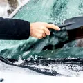 Șoferii trebuie să știe asta! Cele mai sigure și rapide metode de a scăpa de gheața de pe parbriz iarna