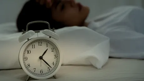 Ce se întâmplă dacă îți amâni constant ora de culcare în weekend
