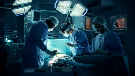 Un medic a fost prins în timp ce se iubea cu o asistentă, în mijlocul unei operații. Ce s-a întâmplat cu pacientul