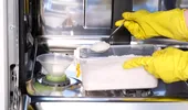 Greșeala pe care o fac mulți cu mașina de spălat vase. Cum folosești corect sarea și cât de des trebuie adăugată