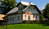 Satul-muzeu din Bucovina care fascinează turiștii străini: „Vin din toată lumea”