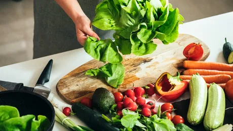 Dieta pentru cei care slăbesc greu - recomandată și urmată de Mihaela Bilic. O masă pe zi: alimente permise și interzise, avantaje și dezavantaje