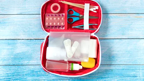 Pleci în concediu? Iată ce trebuie să conțină trusa de medicamente pentru vacanță