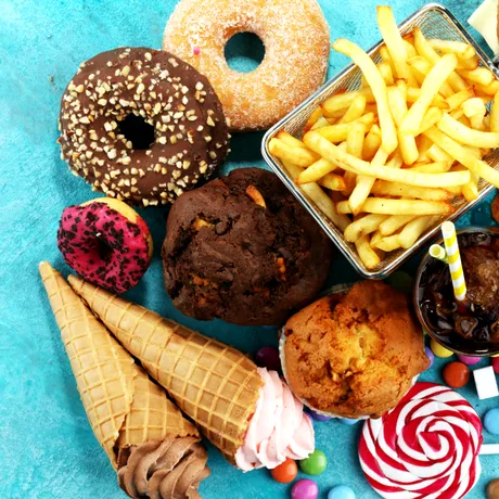 Cum să evităm consumul excesiv de dulciuri și gustări nesănătoase