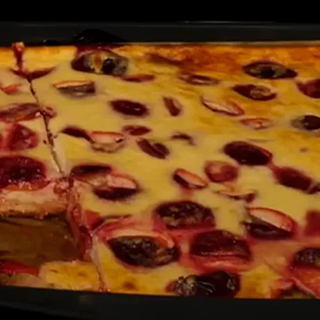Desertul aromat din Ardeal care face furori! Cum se pregătește lichiu cu prune și cremă de smântână