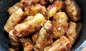 Secretul celor mai bune sarmale cu carne de porc și vită, în foi de varză murată. Ingredientul care le dă o culoare deosebită