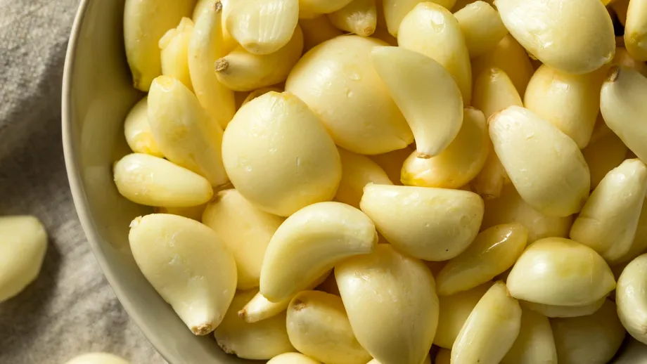 USTUROIUL: crud sau gătit? Cum e mai sănătos și cui îi face rău