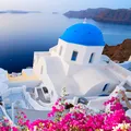 Secretul caselor albe și albastre din Santorini: de ce și-a ales insula grecească aceste culori emblematice