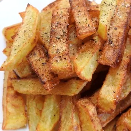 Singurul condiment care nu trebuie pus niciodată pe cartofii prăjiți. Le strică tot gustul