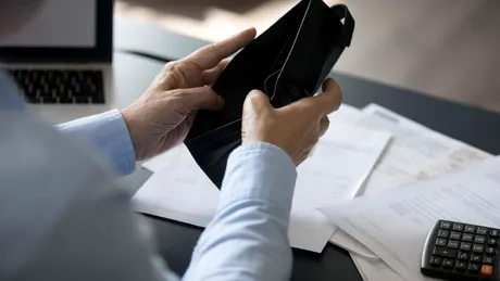 Temeri tot mai mari privind plata pensiilor și salariilor. Impozitul pe venit ar putea fi majorat la 16%