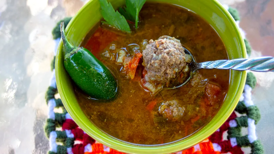 Ce se întâmplă dacă pui leuștean în ciorbă. Efectele prea puțin cunoscute