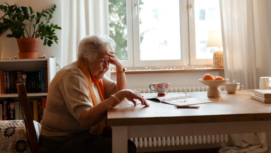 Vrei pensie, dar n-ai vechime? Află cât te costă 