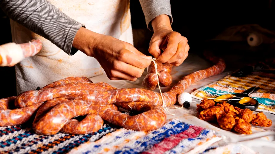 Secretele cârnaților ardelenești de casă. Vor avea o aromă intensă