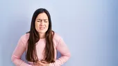Arsura după masă nu este „normală”. Semnalul de alarmă pe care mulți îl ignoră și ce poate ascunde