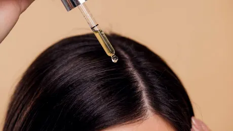 Hair oiling: ritualul de îngrijire care a devenit viral