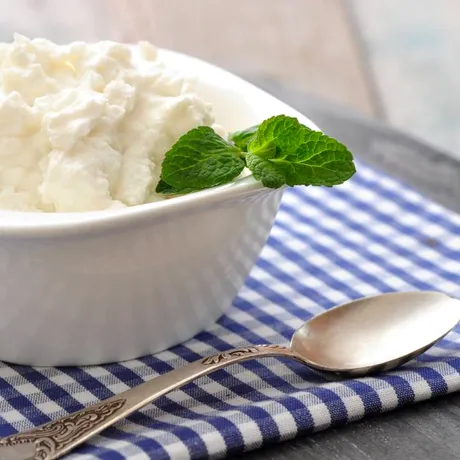 Cum să faci brânză cottage acasă, din două ingrediente. Ieși mai ieftin decât să o cumperi din magazin!