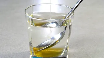 Băutura matinală care poate ajuta la normalizarea colesterolului. Remediul natural pe care îl poți consuma zilnic