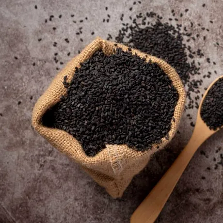 (P) Chimenul negru: tradiție, studii și întrebuințări moderne în sănătatea zilnică