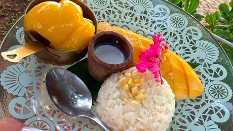 Rețeta autentică de mango sticky rice. Desertul thailandez care cucerește pe toată lumea