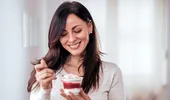 Ingredientul pe care să-l pui dimineața în iaurt pentru a-ți curăța colonul. O lingură conține 5g de fibre