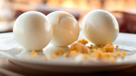 De ce ouăle fierte tari devin greu de tolerat după 40 de ani. Avertismentul specialiștilor