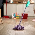 De ce rămâne podeaua lipicioasă după ce o speli. Greșeala pe care o fac multe persoane