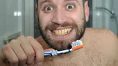 Mituri despre pasta de dinți. Nu trebuie să fie scumpă ca să fie mai eficientă!