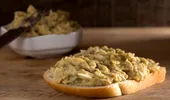 Salată de vinete cu iaurt și usturoi. Iese gustoasă și are puține calorii!