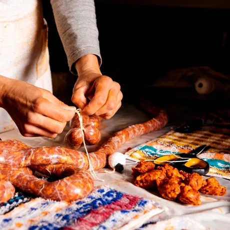 Secretele cârnaților ardelenești de casă. Vor avea o aromă intensă