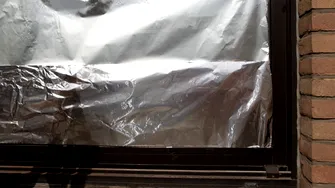 Cum poți transforma o banală folie de aluminiu în aer condiționat. Soluția pare desprinsă din altă epocă, dar funcționează