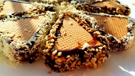 Prăjitura „Doina”. Rețeta desertului cu foi de napolitană, exact ca-n copilărie