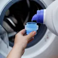 Greșeala pe care o faci la fiecare spălare! Cât detergent ar trebui, de fapt, să folosești