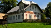 Satul-muzeu din Bucovina care fascinează turiștii străini: „Vin din toată lumea”