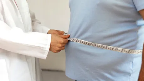 Bărbații obezi, predispuși la infertilitate. Ce este de făcut pentru a crește șansele de a avea un copil