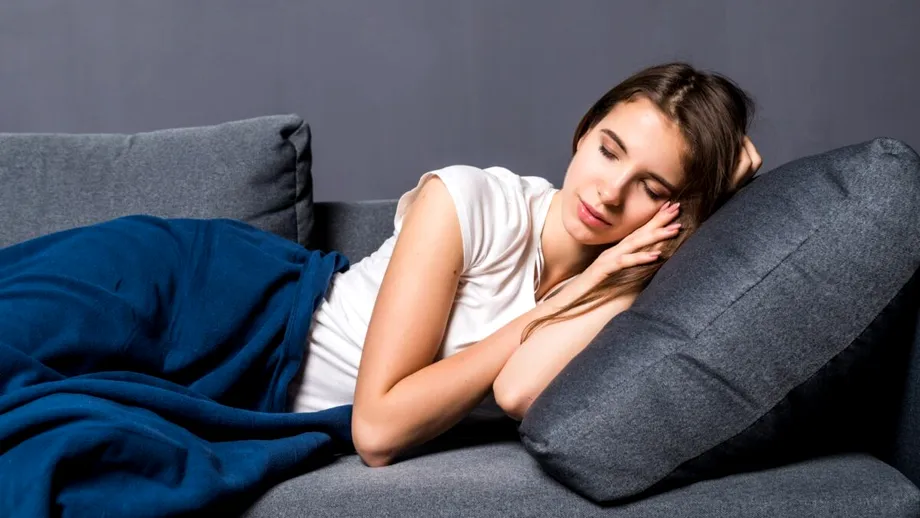 (P) De Ce Îți Amorțesc Mâinile în Somn? Legătura cu Poziția de Dormit