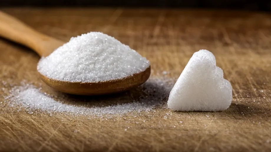 Trucul verii pentru o grădină sănătoasă. De ce e bine să pui o lingură de zahăr în sol