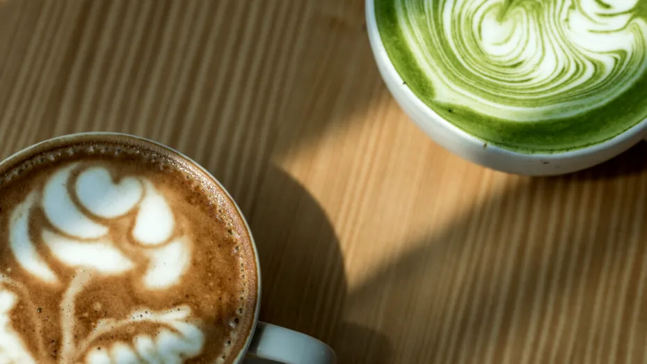 Matcha vs. Cafea: O alternativă populară printre tinerii din Generația Z