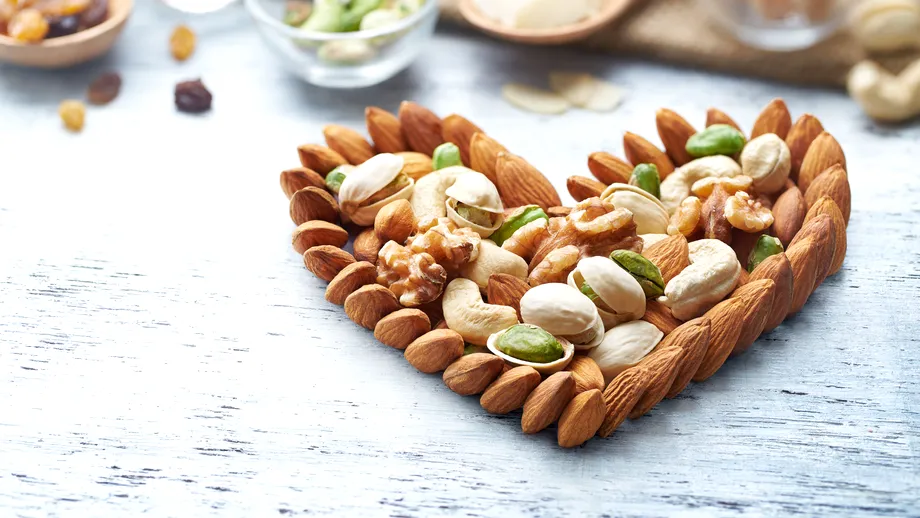 Consumul de nuci şi alune poate îmbunătăţi viaţa sexuală