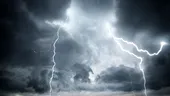 Ce să nu faci niciodată în casă atunci când afară sunt fulgere. Îți pui viața în pericol