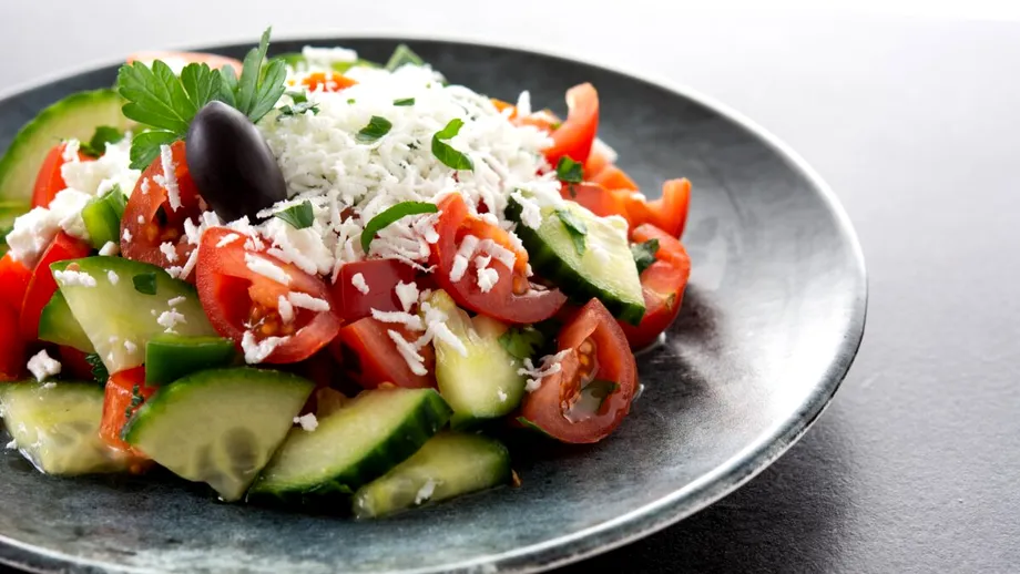 Salata Shopska. Rețeta simplă ca să o faci acasă la fel ca în Bulgaria