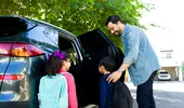 O fetiţă a murit în mașină, după ce tatăl a uitat s-o lase la grădiniță. Micuța a stat ore întregi în vehiculul încins