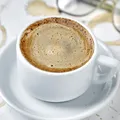 Cum să scapi rapid de petele de cafea și ceai de pe căni, fără oțet sau bicarbonat