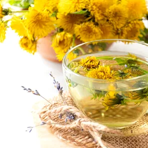 Ceaiul de păpădie, cel mai bun aliat pentru detoxifierea organismului